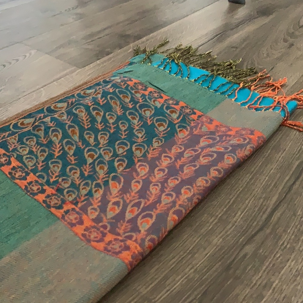 Reversible Scarf - Picture 2 of 2
